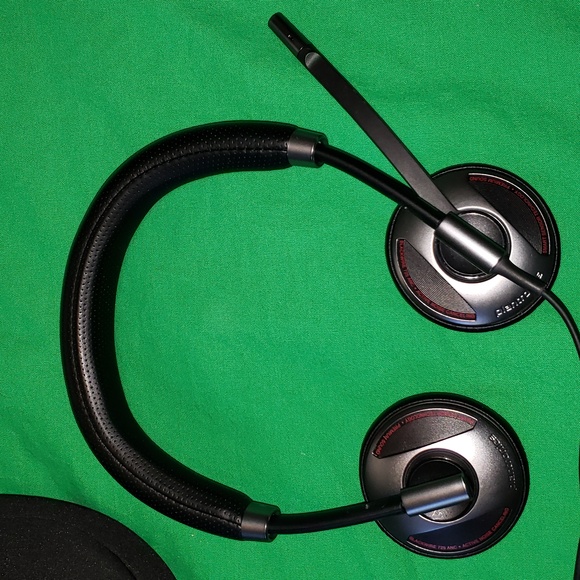 Plantronics Blackwire C725 Noise Canceling USB Headset - Picture 2 of 6